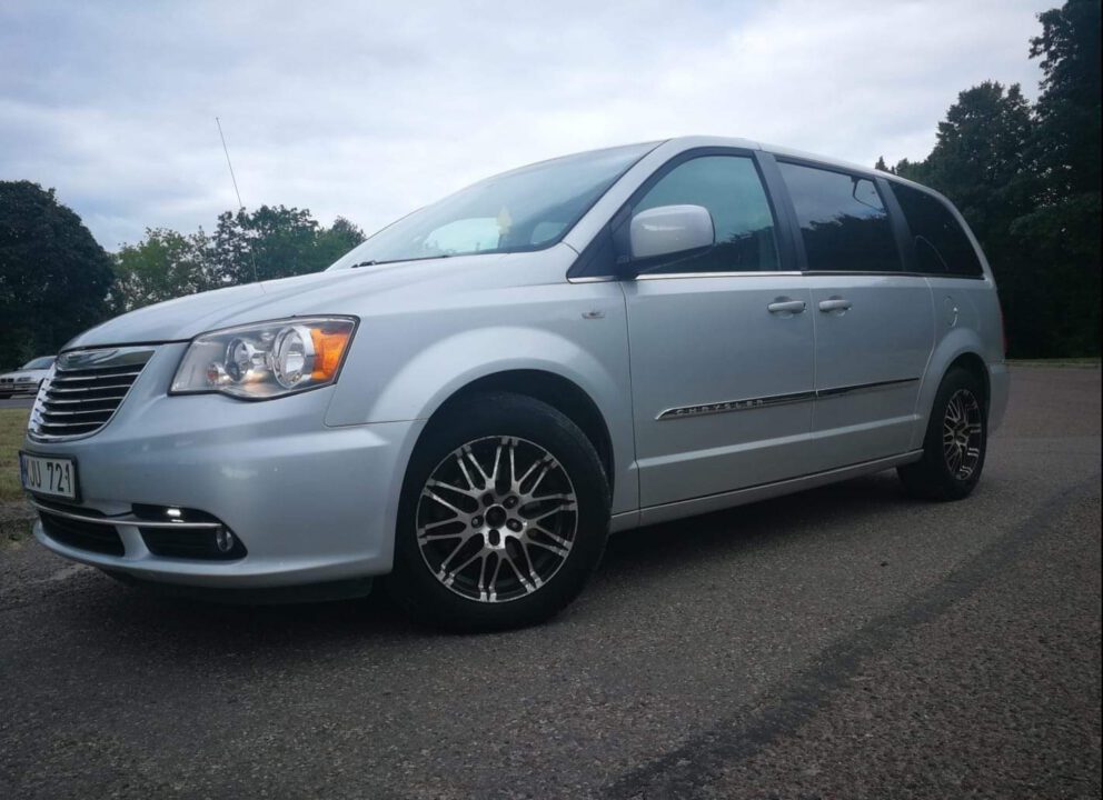 Parduodamas Chrysler Town Country minivenas