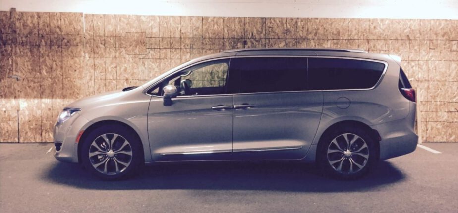 Minivenų nuoma, keleivių vežimas, vairuotojo paslaugos