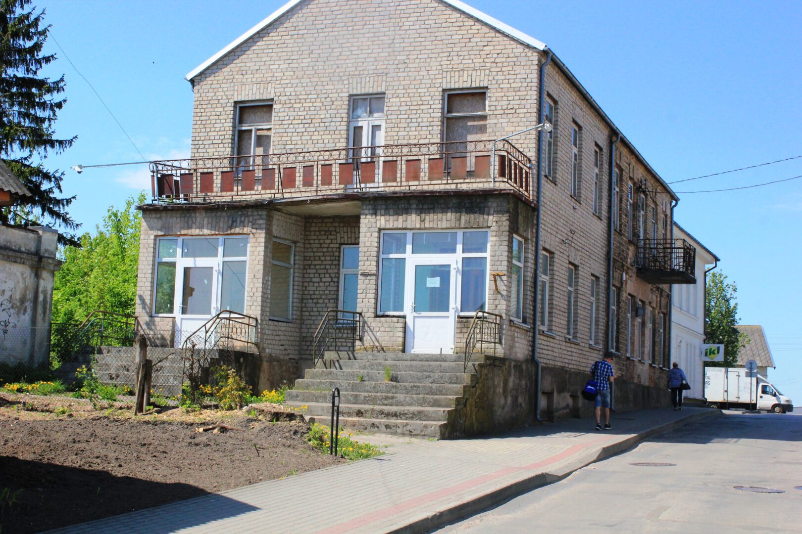 Parduodamas administracinis pastatas Ramygalos mstl.