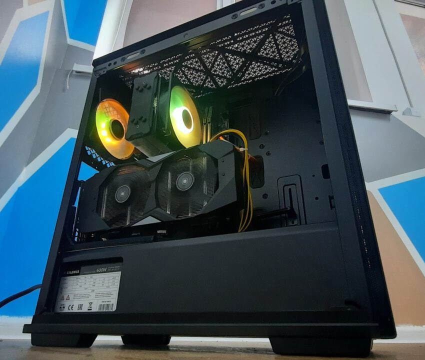 Stacionarus žaidimų RTX kompiuteris