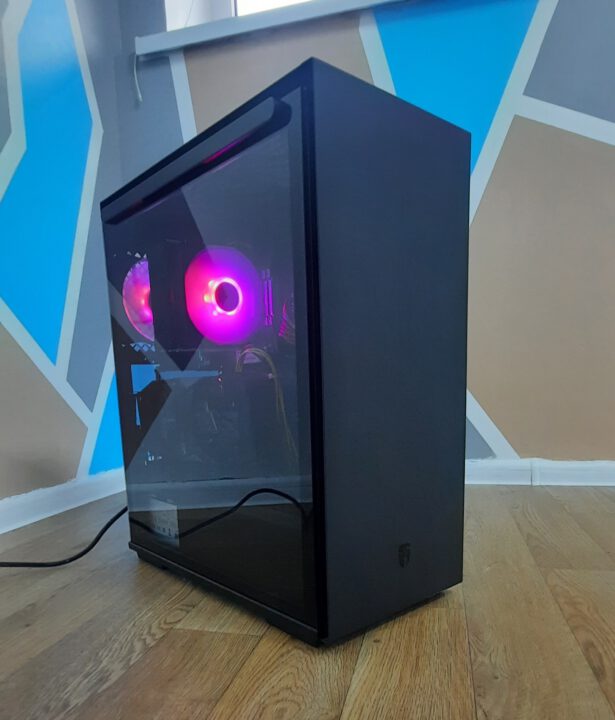 Stacionarus žaidimų RTX kompiuteris