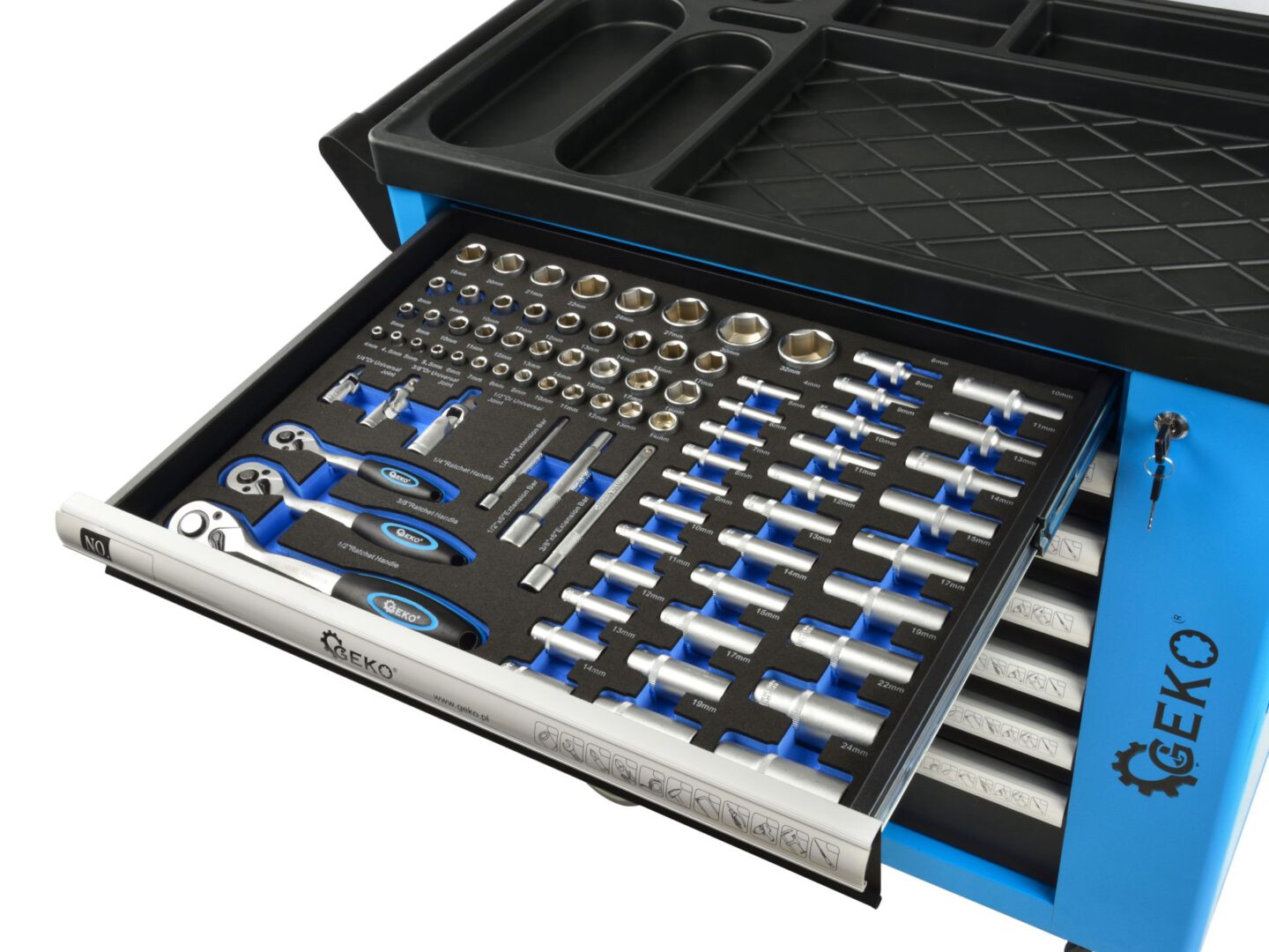 7 Stalčių vežimėlis su įrankiais