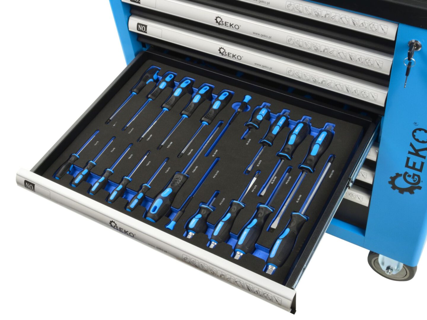 7 Stalčių vežimėlis su įrankiais