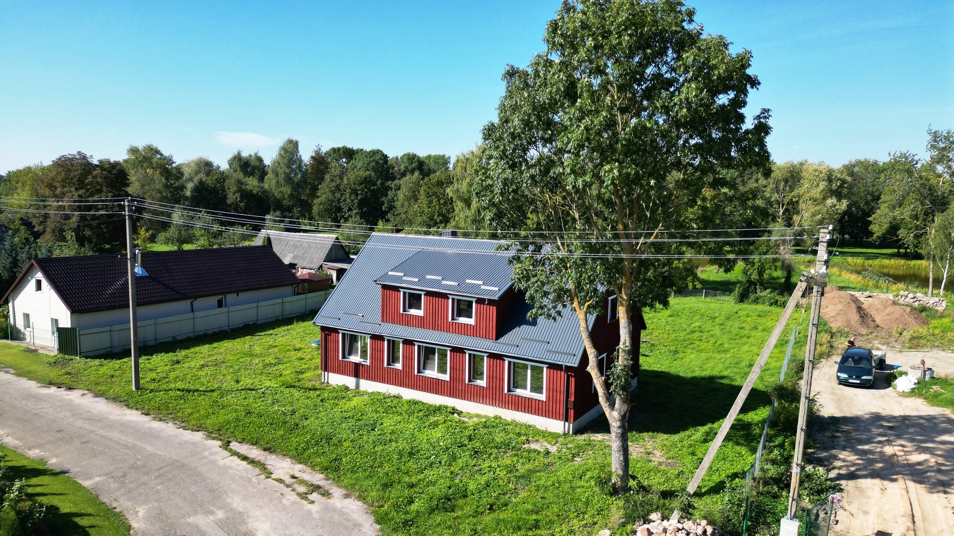 Parduodamas namas šalia tvenkinio