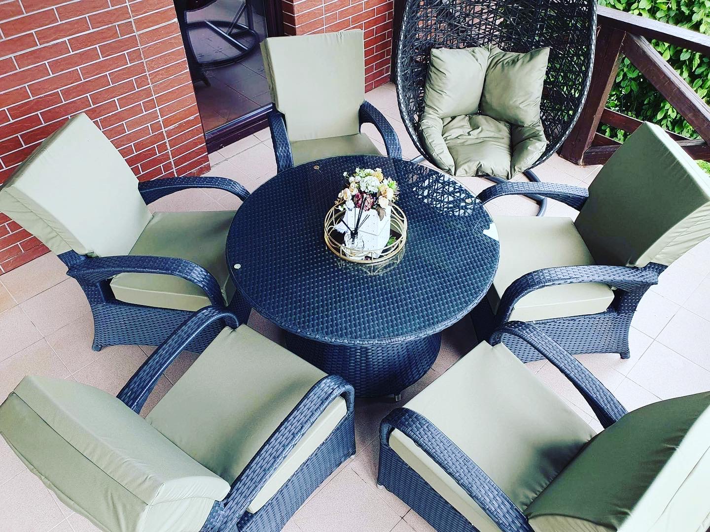 Lauko baldų, gultų paminkštinimų, užuolaidų siuvimas.