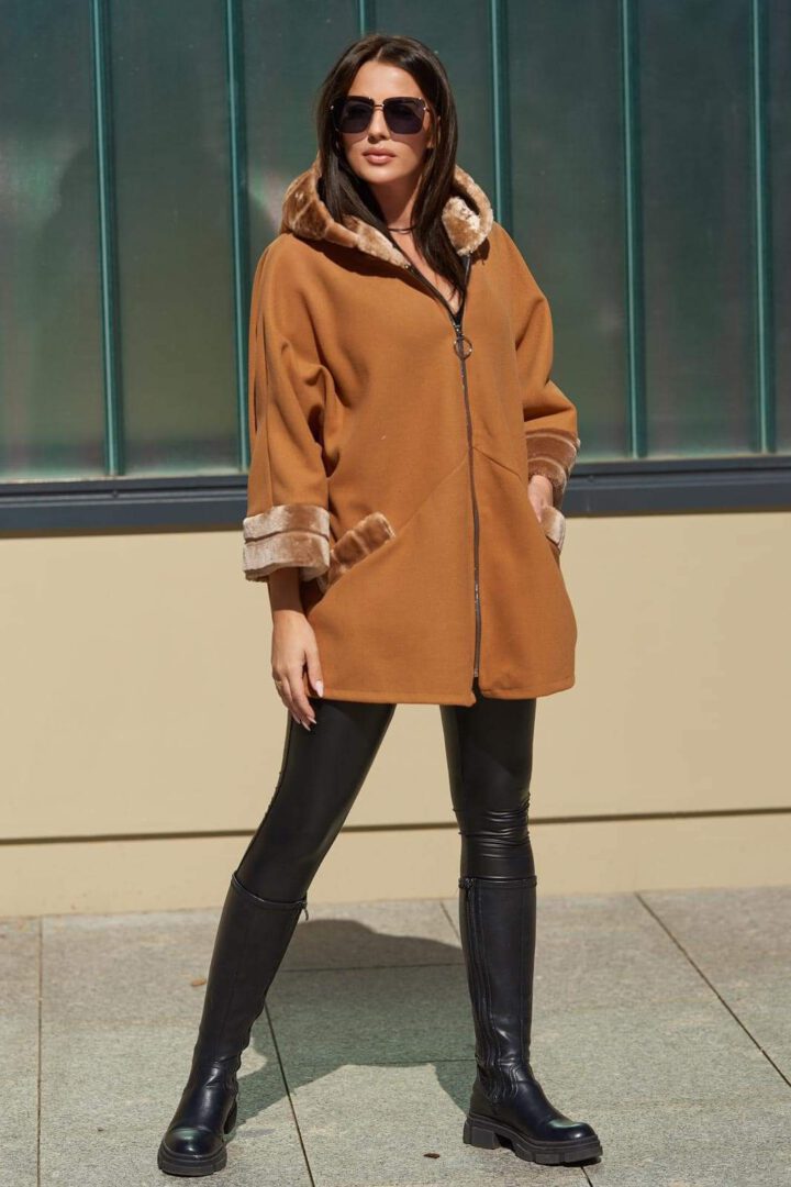 Pončas su rankovėmis