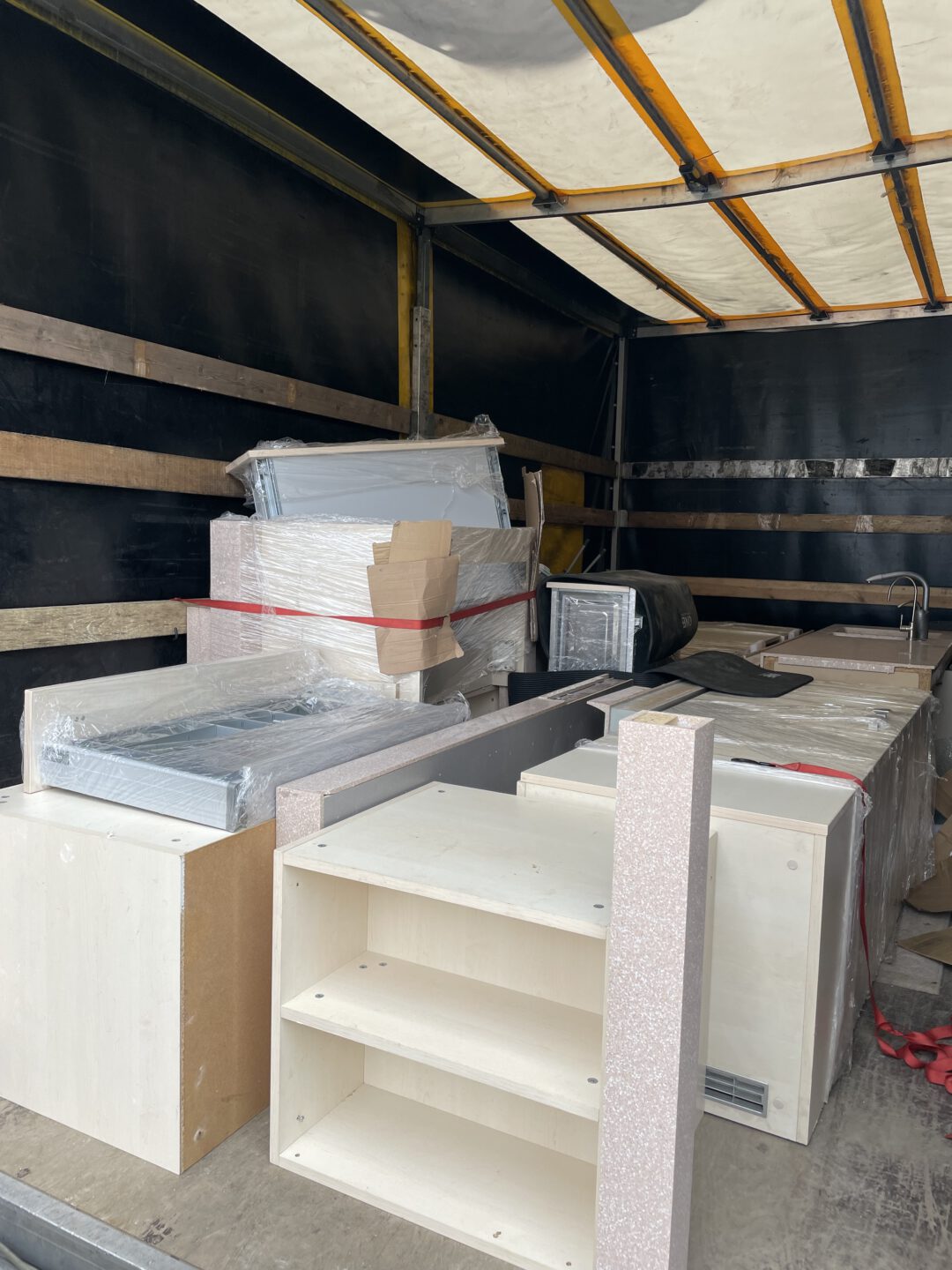 Krovinių pervežimo ir perkraustymo paslaugos