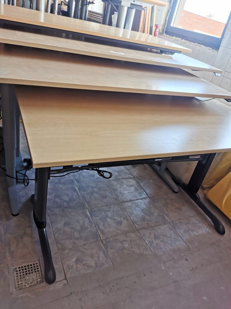 ELEKTRINIAI ERGONOMINIAI ŠVEDIŠKI STALAI