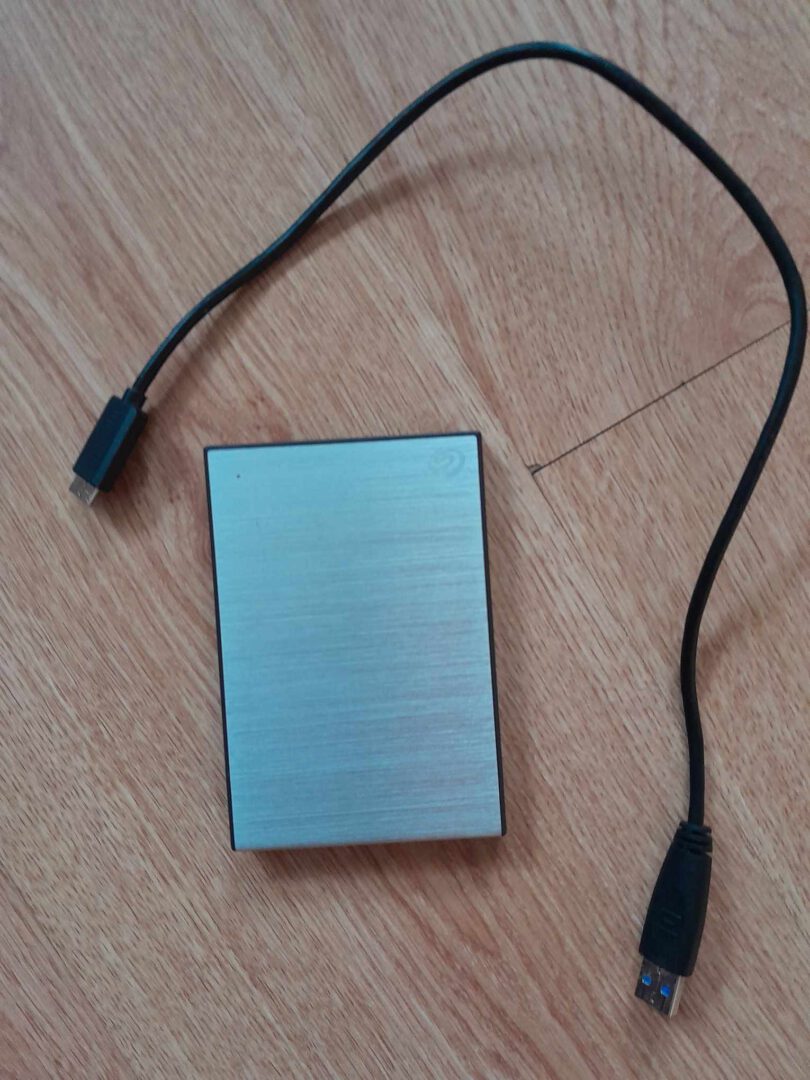 Playstation 4 Slim 1TB bei priedai