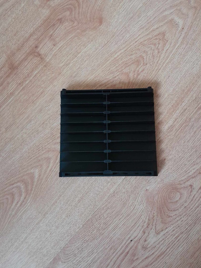 Playstation 4 Slim 1TB bei priedai