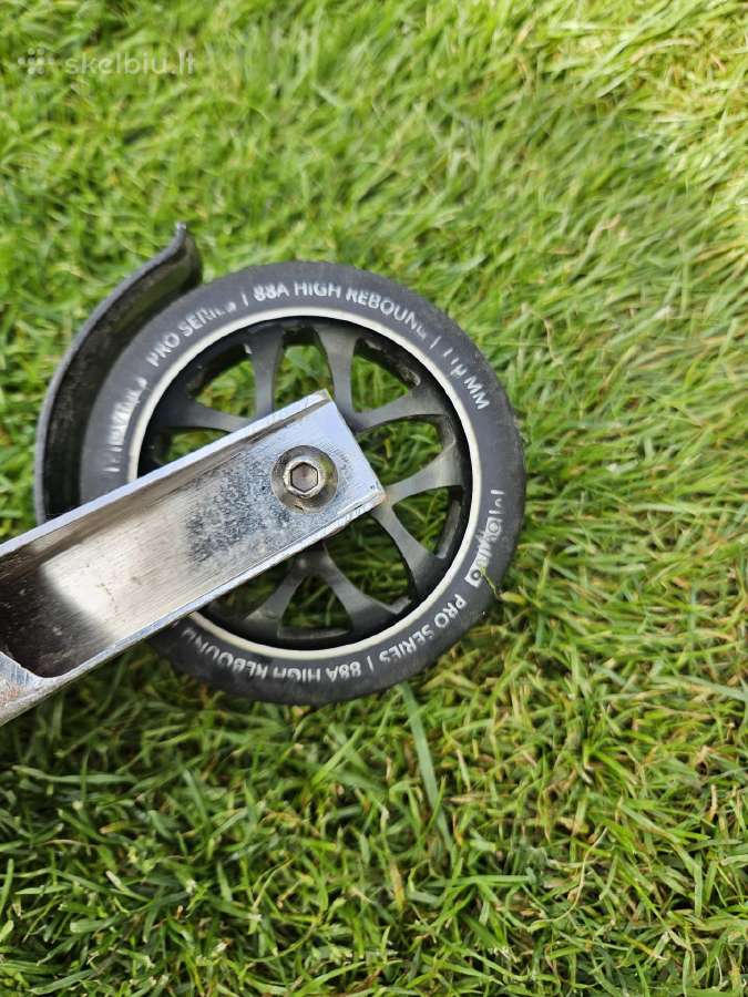 Triukinis paspirtukas Movino X-core Neo Silver