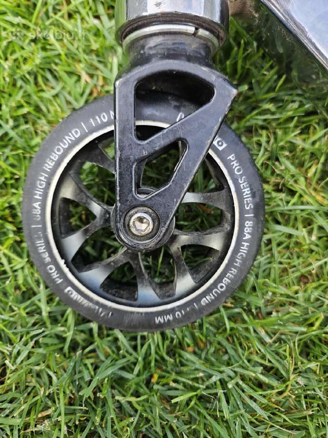 Triukinis paspirtukas Movino X-core Neo Silver