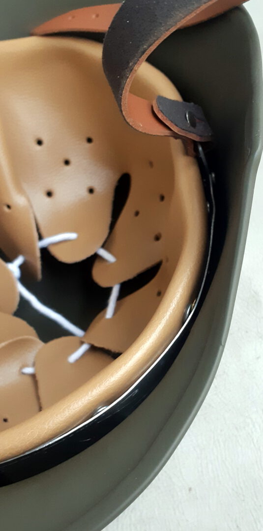 Vokiečių M35 Žalias Šalmas Plieninis Su Pošalmiu