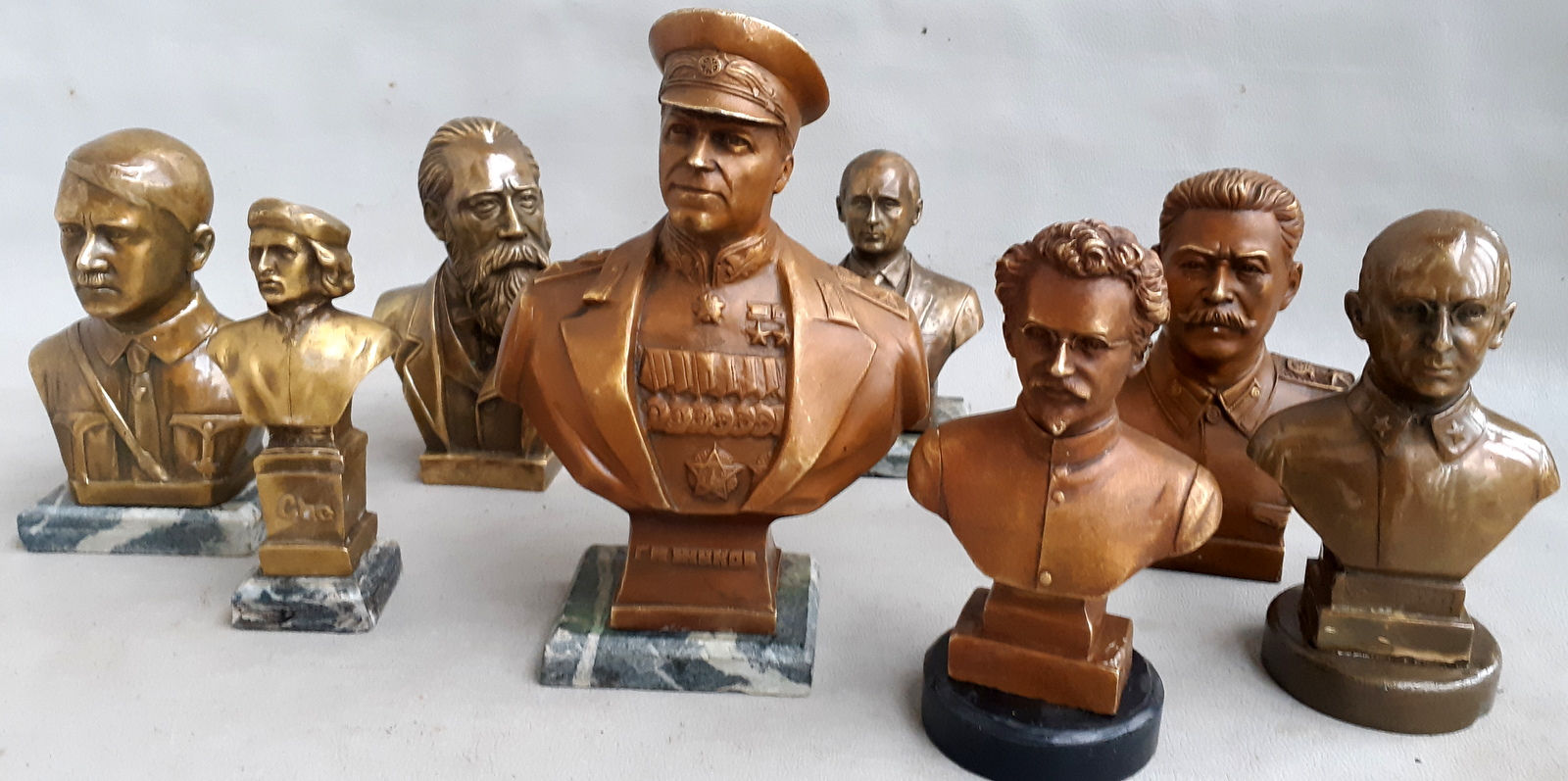 Bronziniai biustai statūlos skulptūros