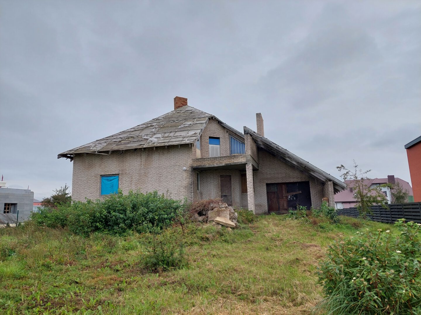 Tauralaukyje parduodamas nebaigtas statyti namas