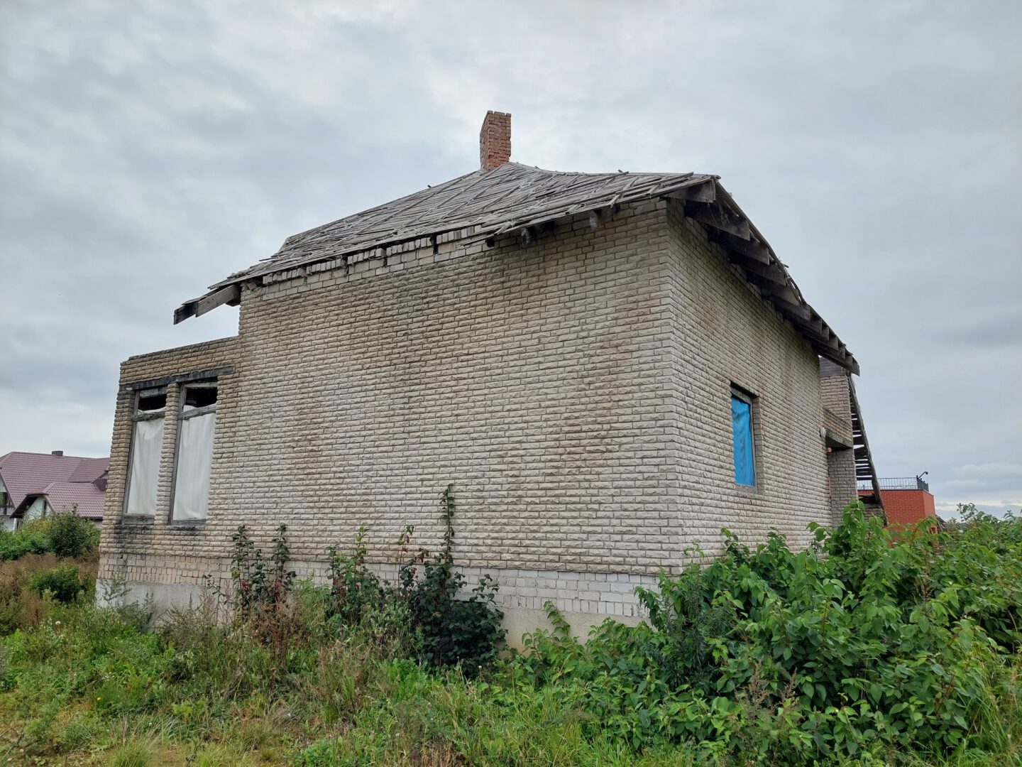 Tauralaukyje parduodamas nebaigtas statyti namas