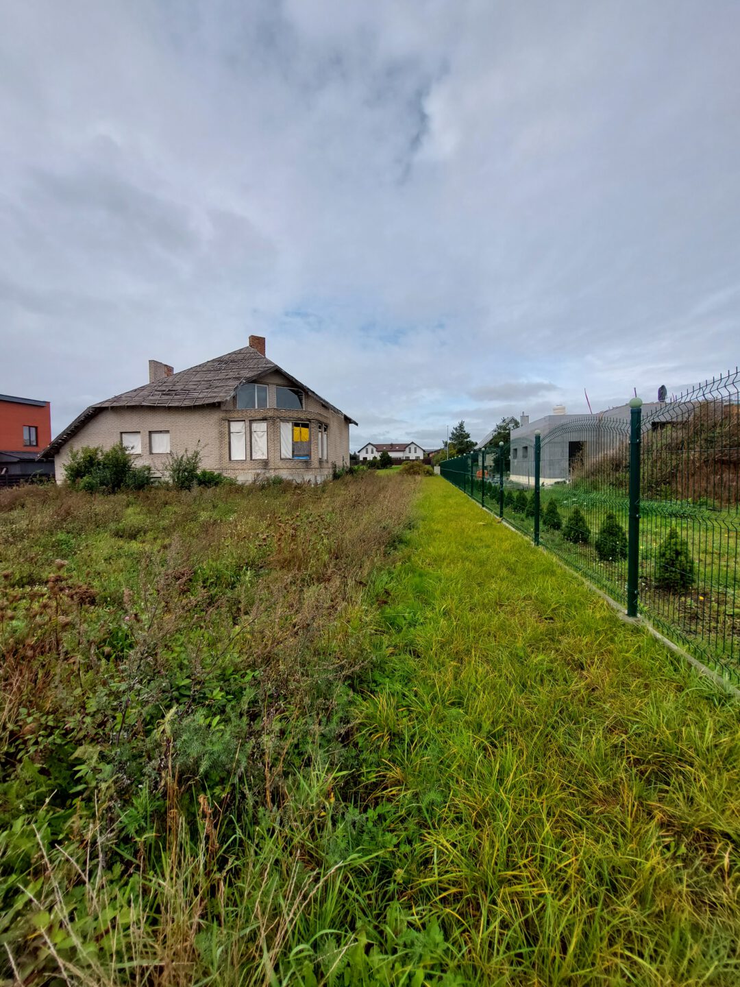 Tauralaukyje parduodamas nebaigtas statyti namas