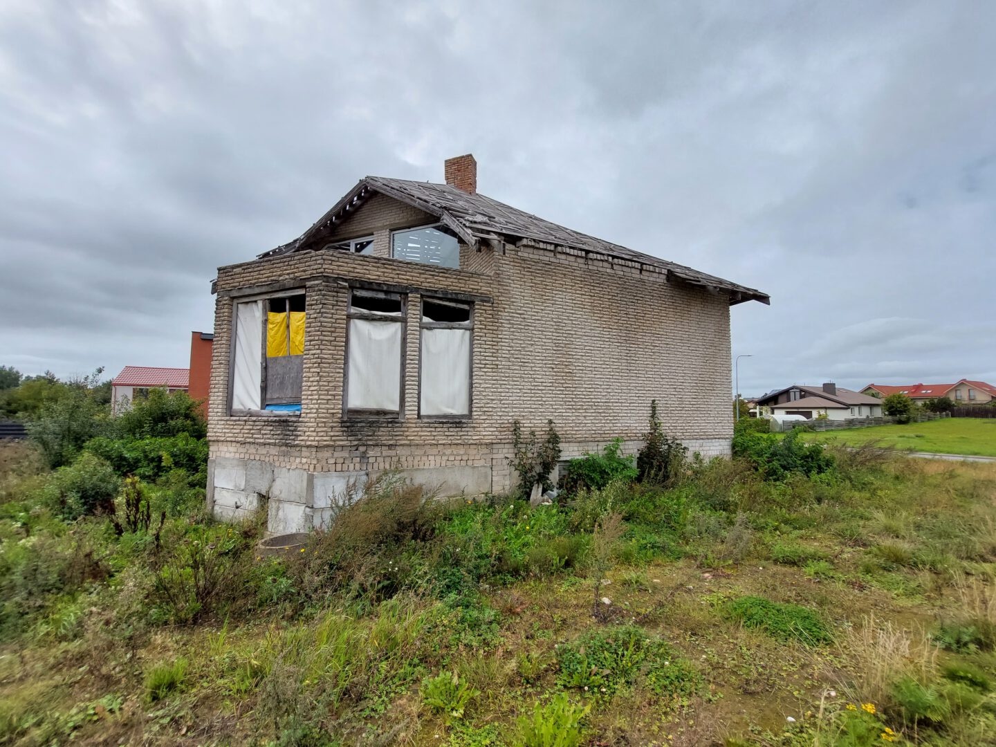 Tauralaukyje parduodamas nebaigtas statyti namas