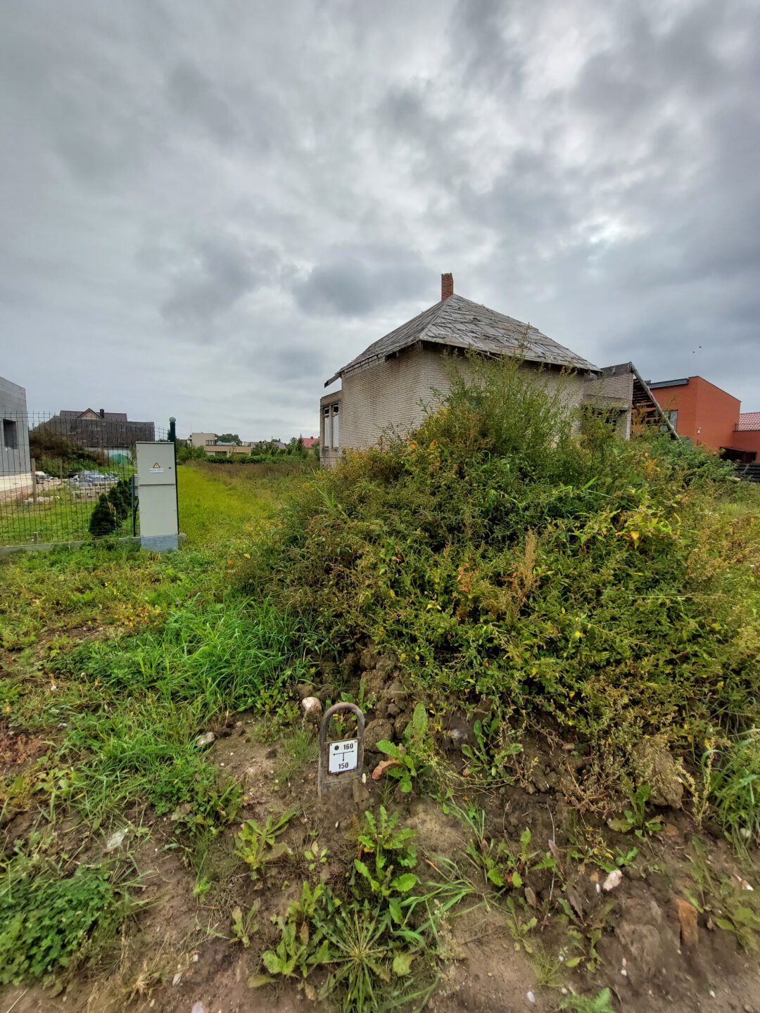 Tauralaukyje parduodamas nebaigtas statyti namas