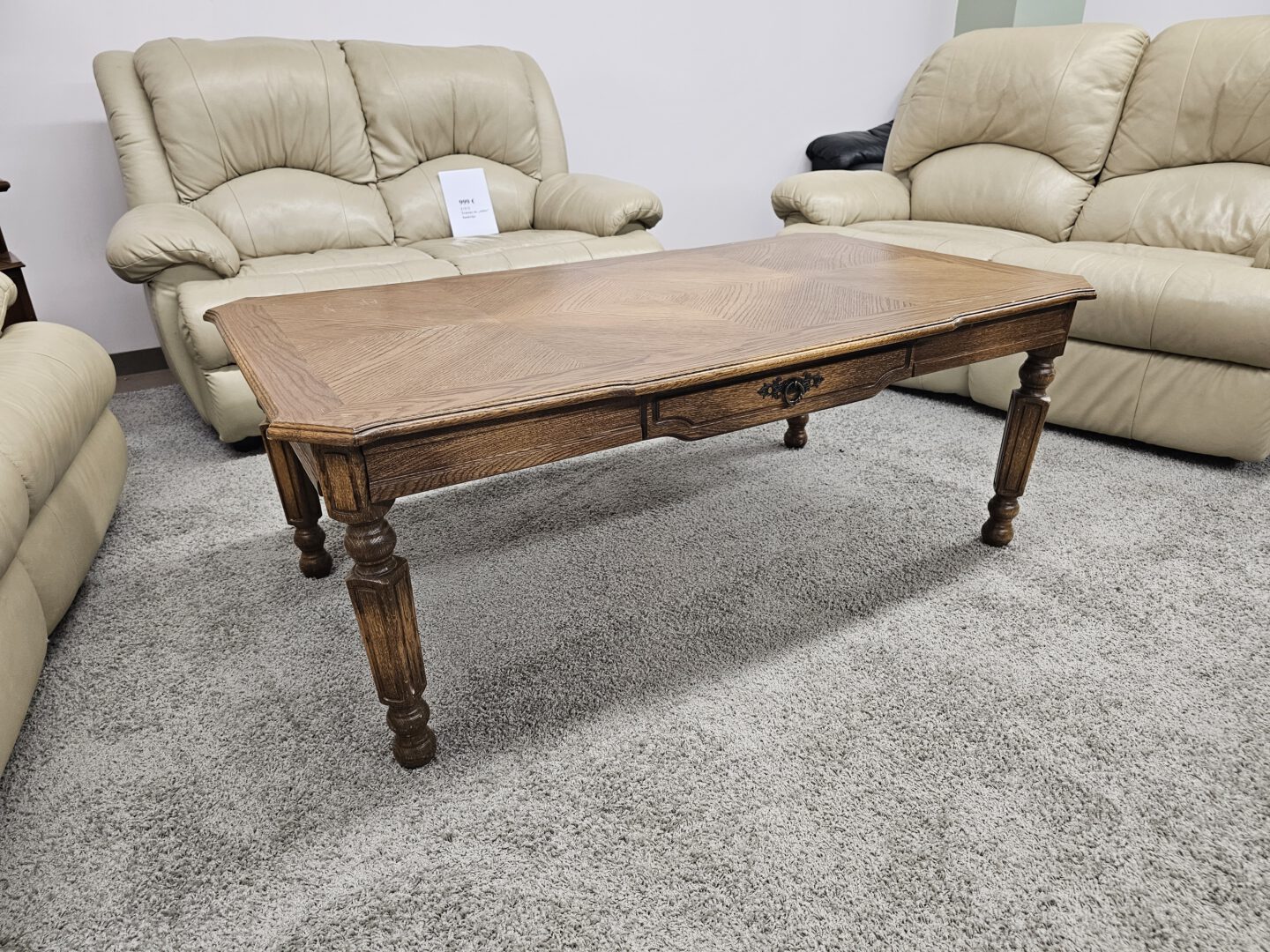 Kavos staliukas su stalčiukais