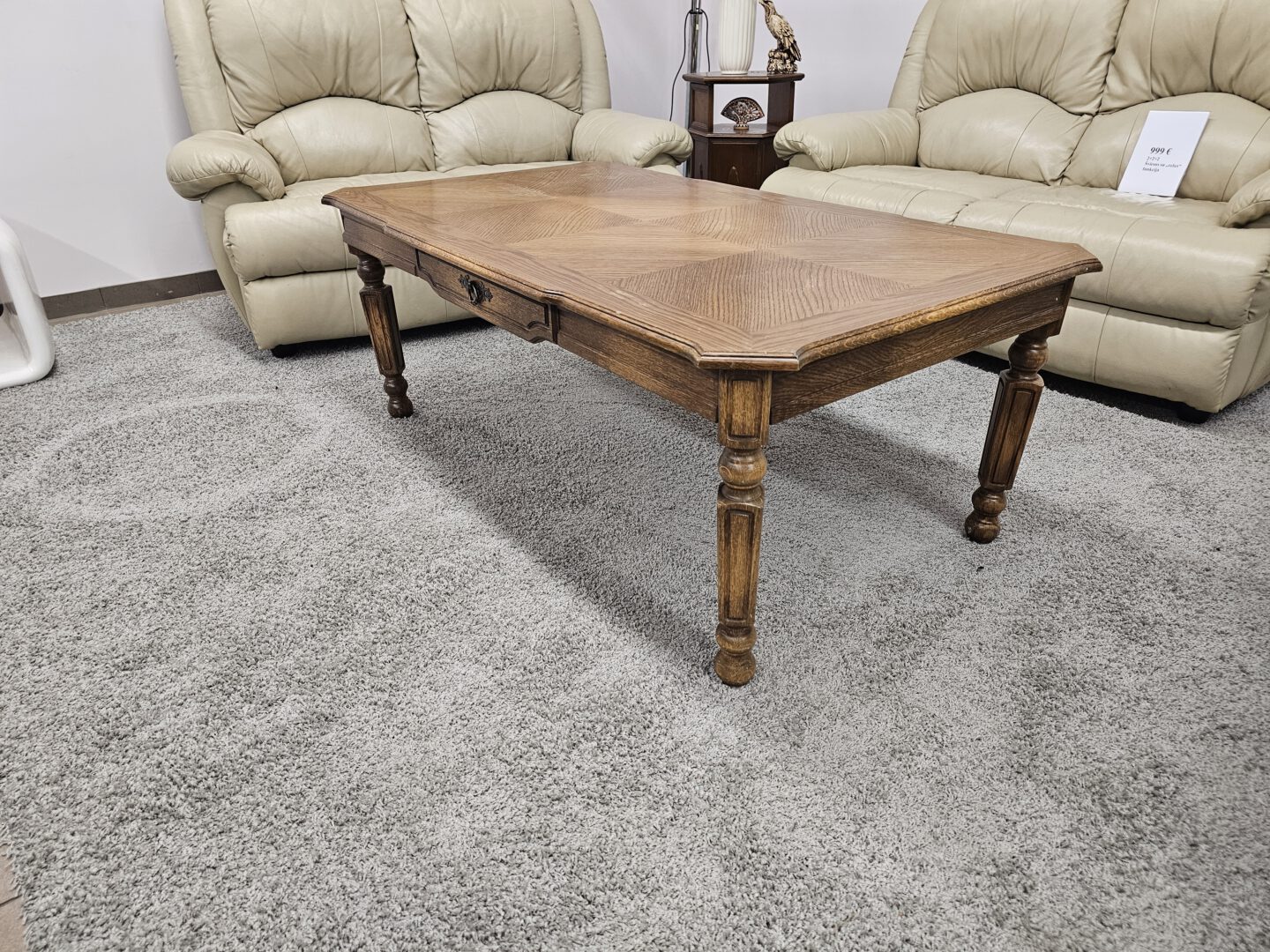 Kavos staliukas su stalčiukais