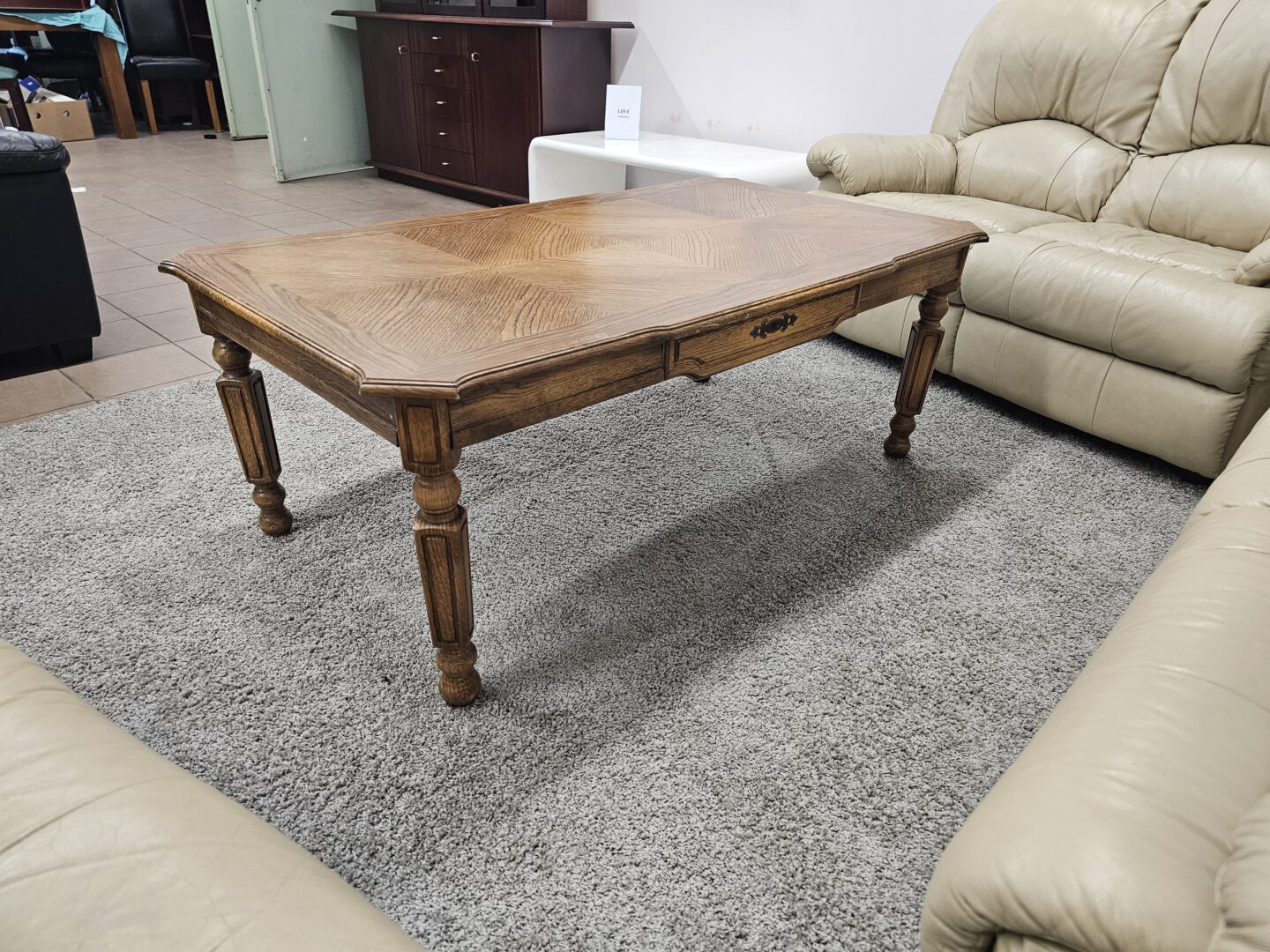 Kavos staliukas su stalčiukais