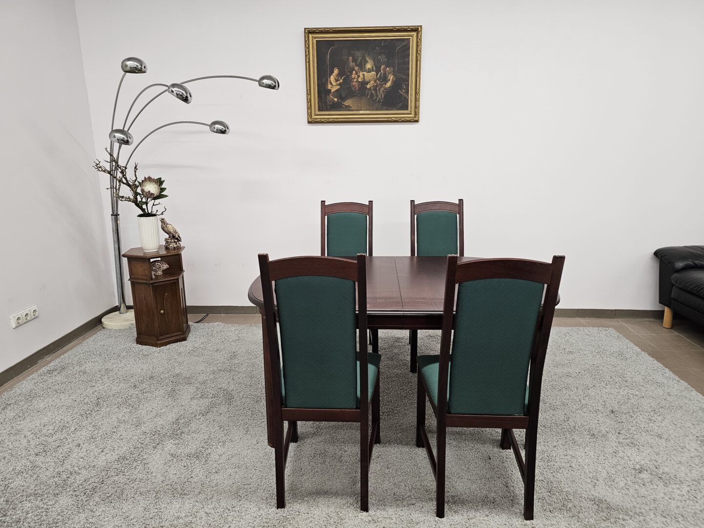 Didelis Valgomojo Stalas Su 4 Kėdėmis