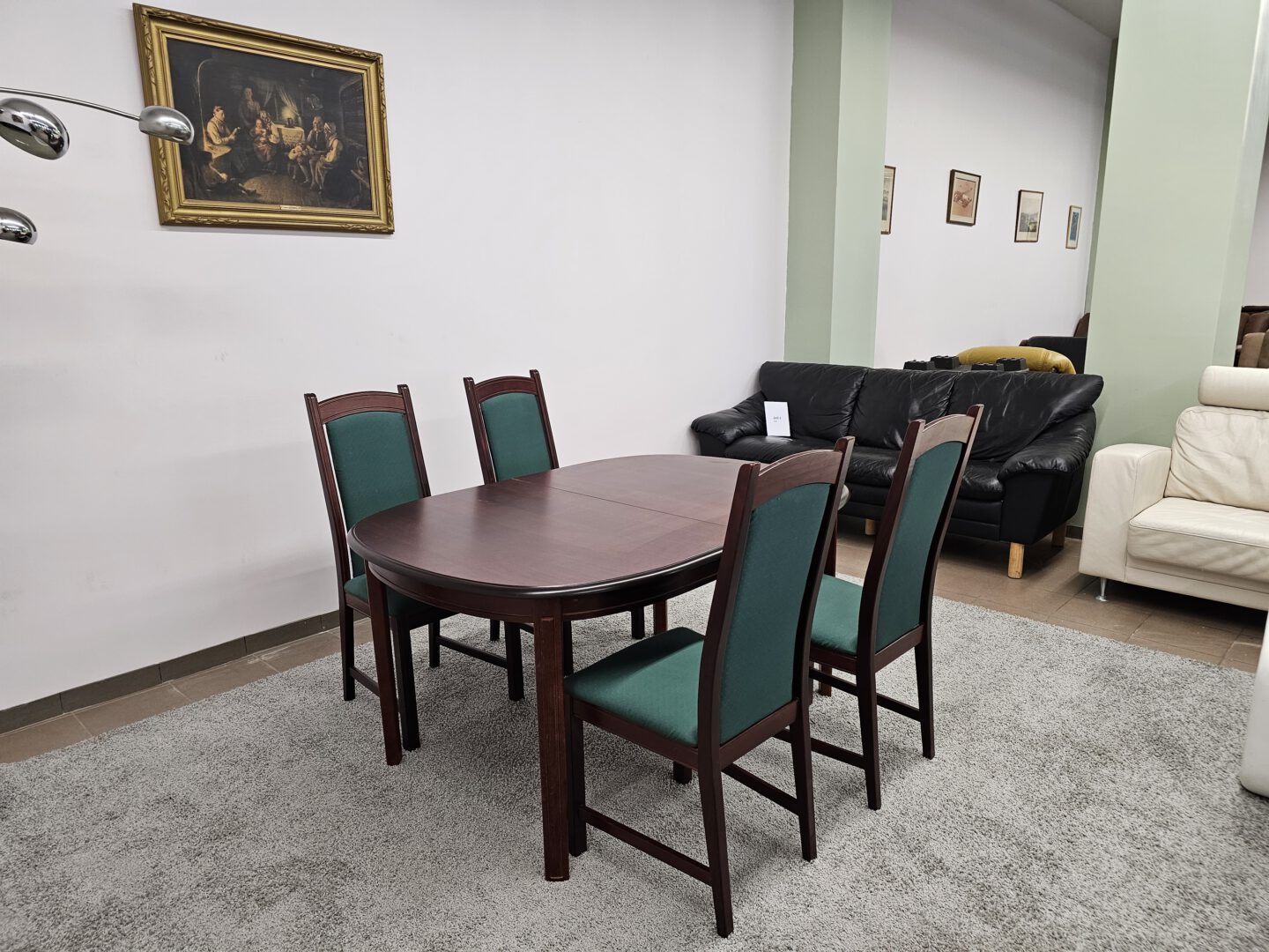 Didelis Valgomojo Stalas Su 4 Kėdėmis