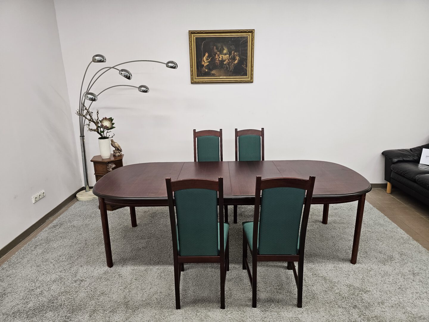 Didelis Valgomojo Stalas Su 4 Kėdėmis