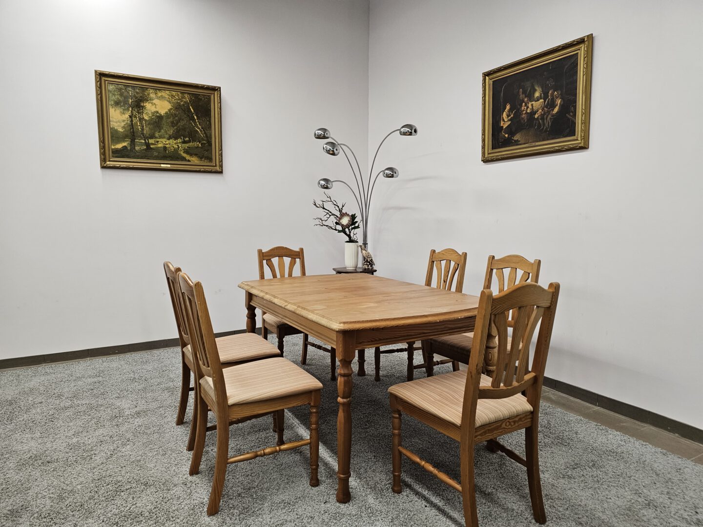 Valgomojo stalas su 6 kėdėmis