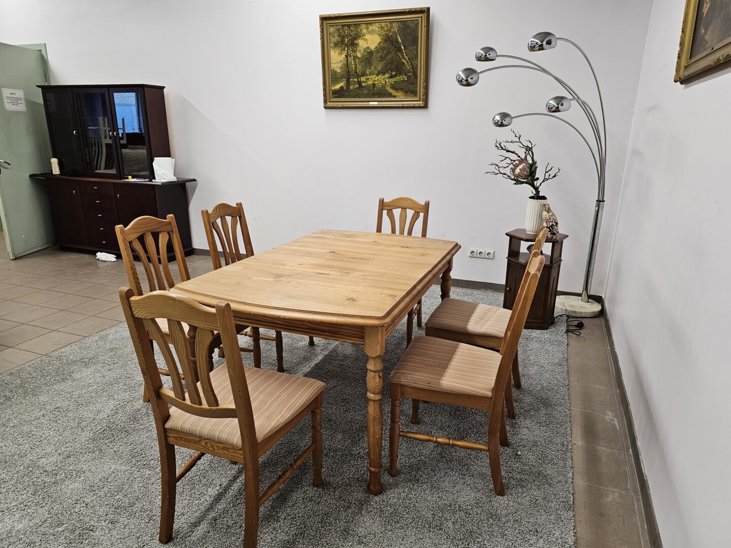 Valgomojo stalas su 6 kėdėmis