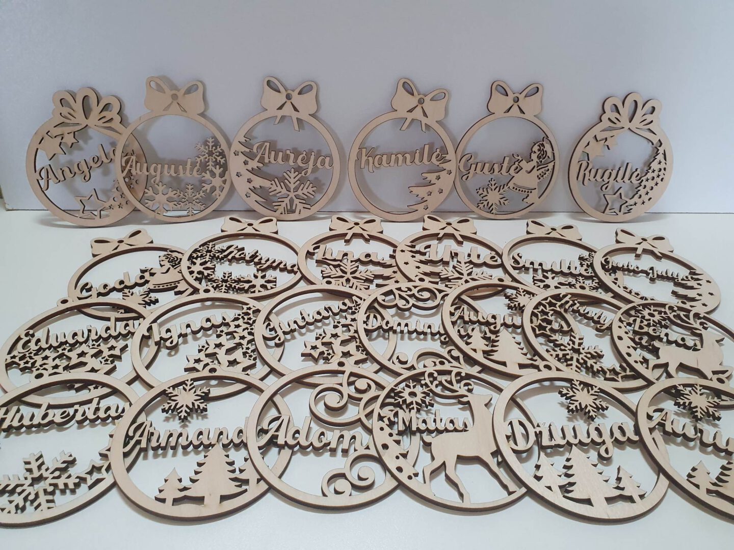 Mediniai kalėdiniai žaisliukai