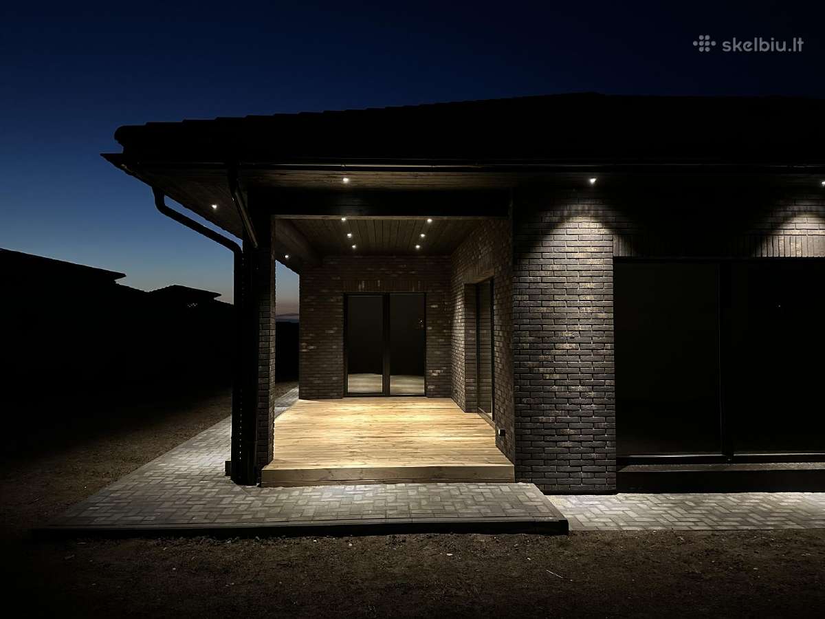 Parduodamas vieno aukšto namas