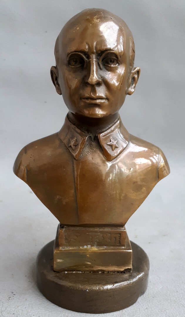 Bronziniai biustai statūlos skulptūros