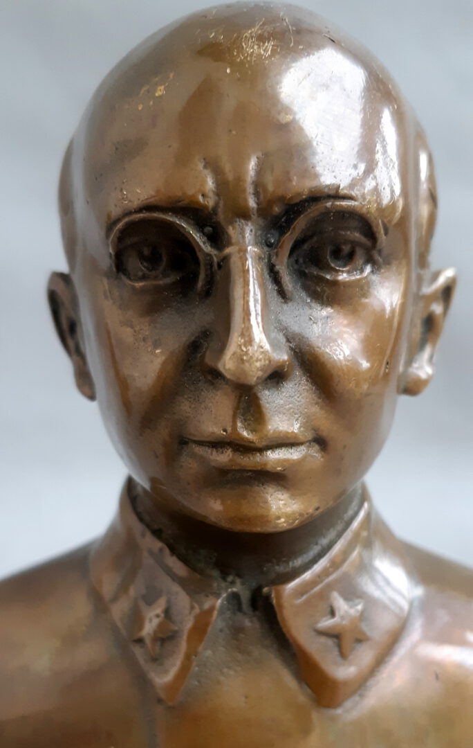 Bronziniai biustai statūlos skulptūros