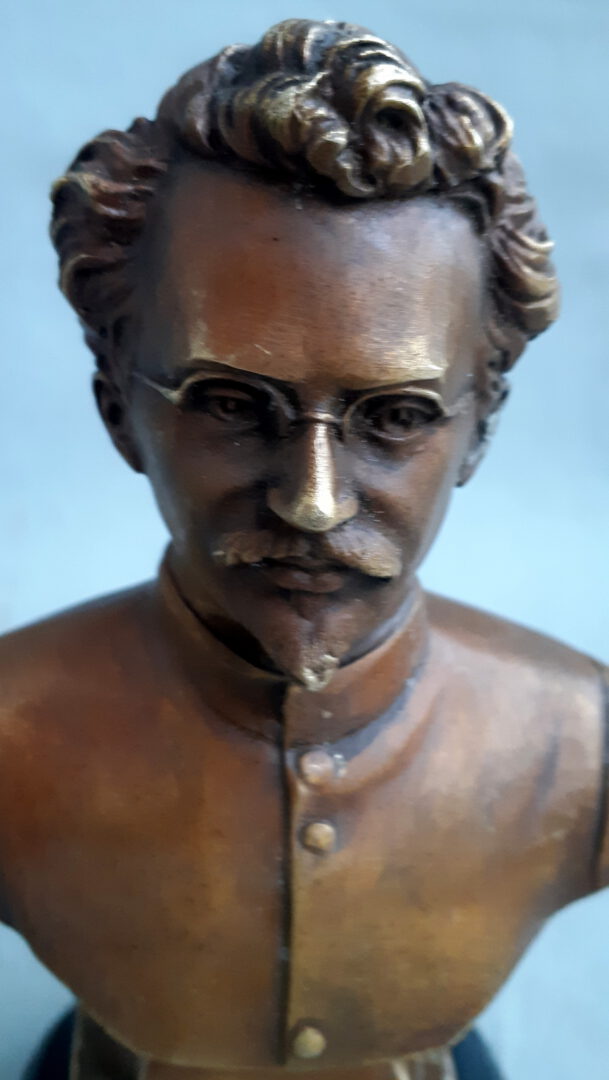 Bronziniai biustai statūlos skulptūros