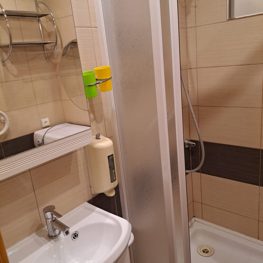 Dviejų kambarių buto nuoma, IV aukšte