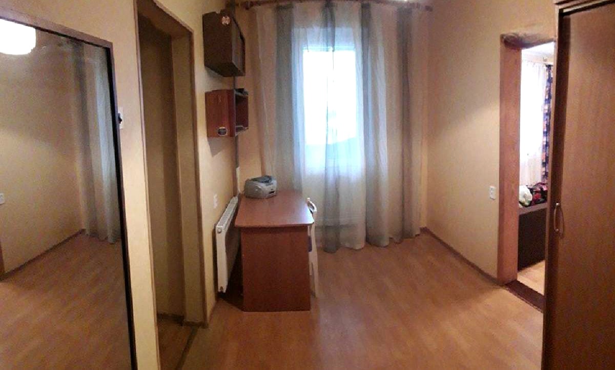 Parduodamas 1kamb.su holu butas