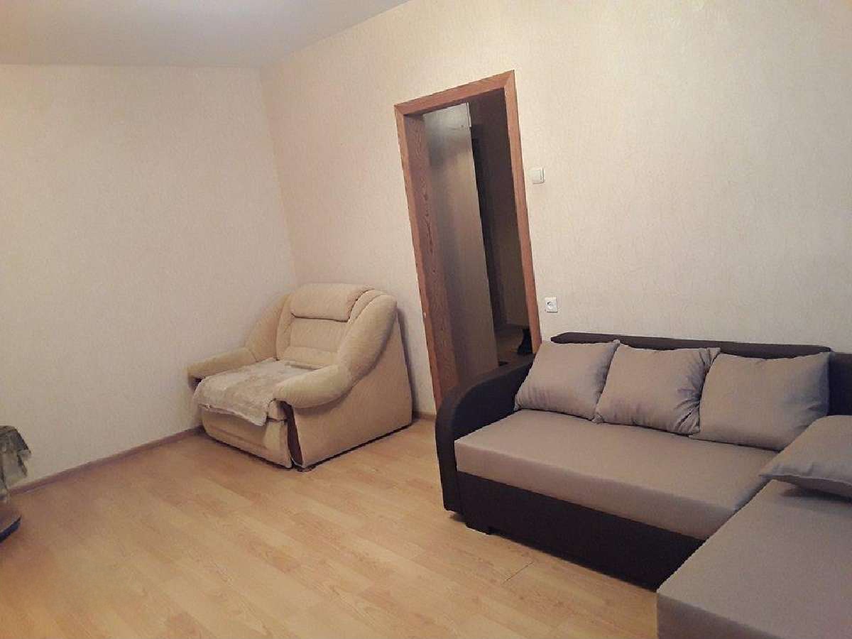 Parduodamas 1kamb.su holu butas