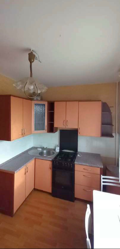 Parduodamas 1kamb.su holu butas