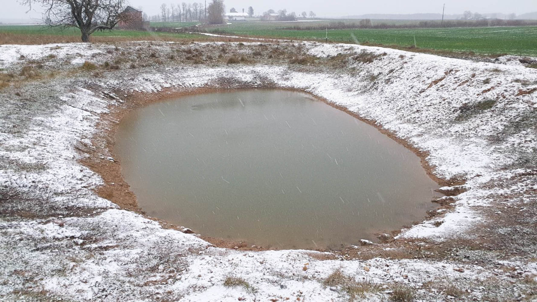 Anykščių raj. Titeikių kaime parduodama sodyba su ferma