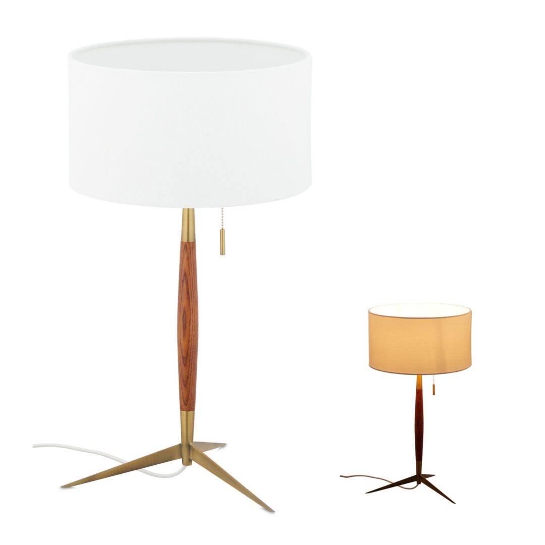 Stalinė lempa su patraukiamu jungikliu.