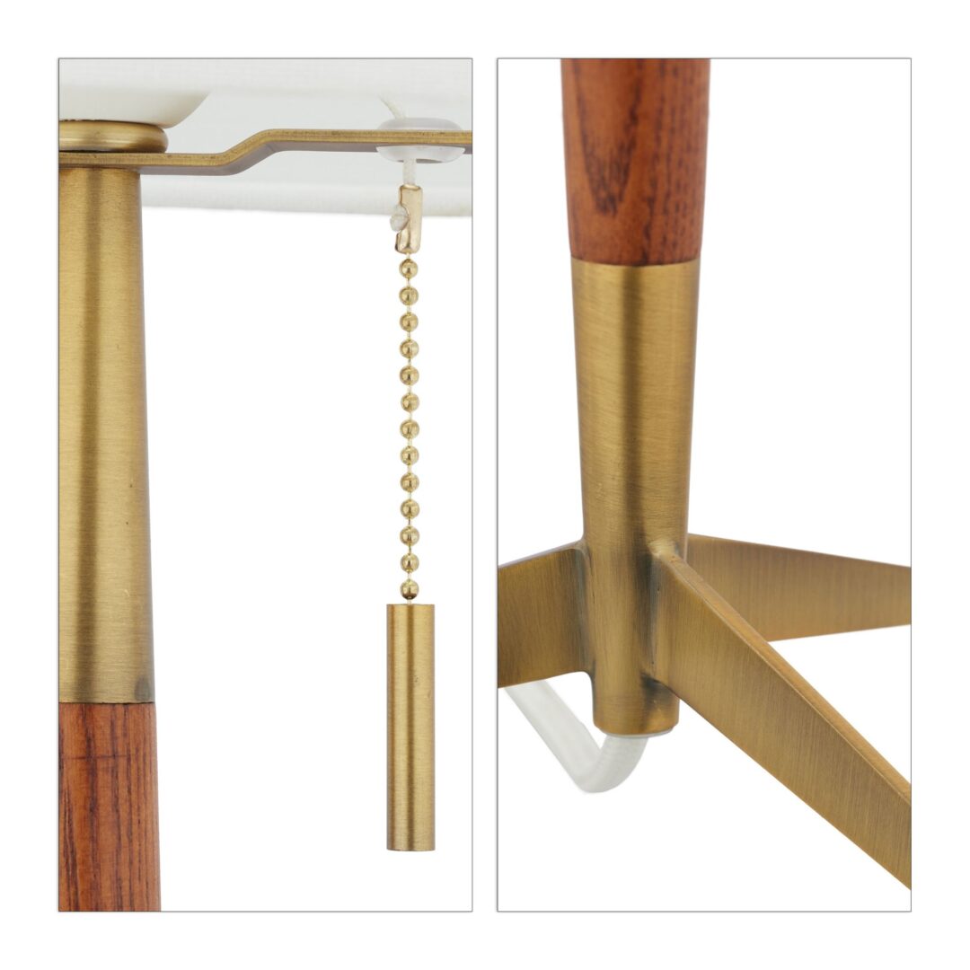 Stalinė lempa su patraukiamu jungikliu.