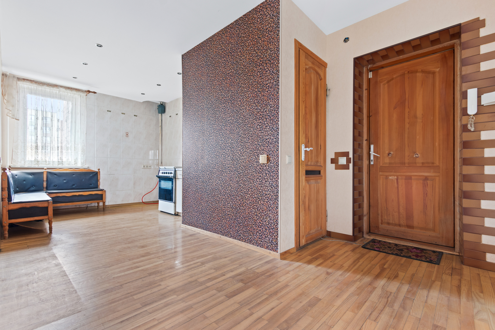 Parduodamas 2-iejų kambarių butas Nidos g., visiškai netoli Baltijos pr.