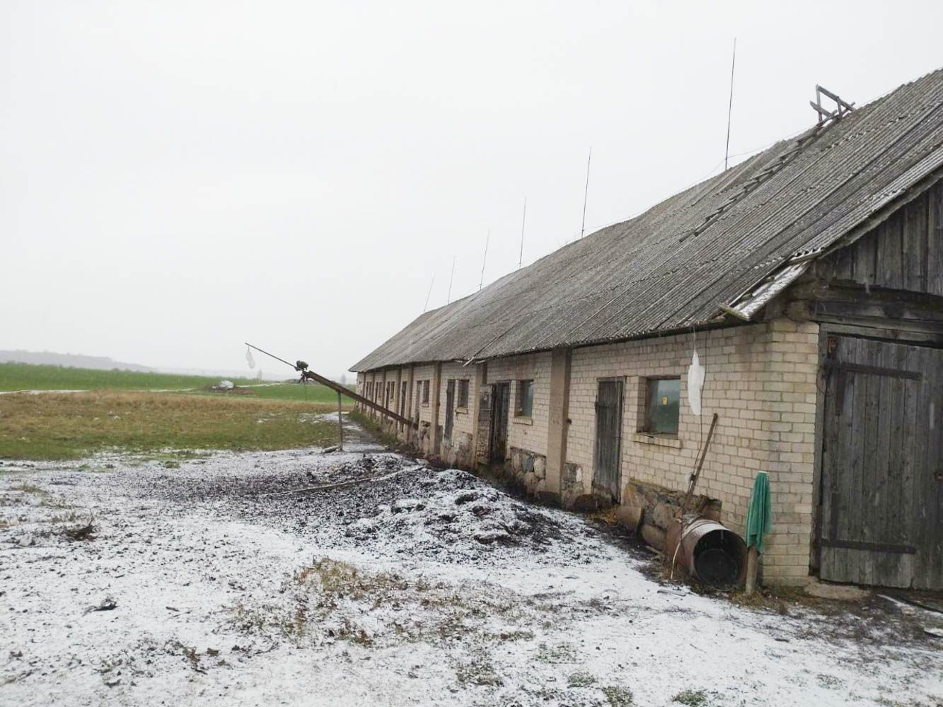 Anykščių raj. Titeikių kaime parduodama sodyba su ferma