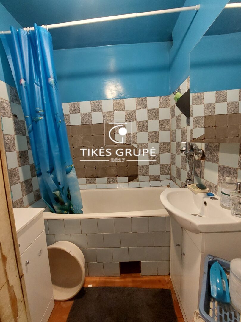 Renovuotame name parduodamas 4kamb.butas