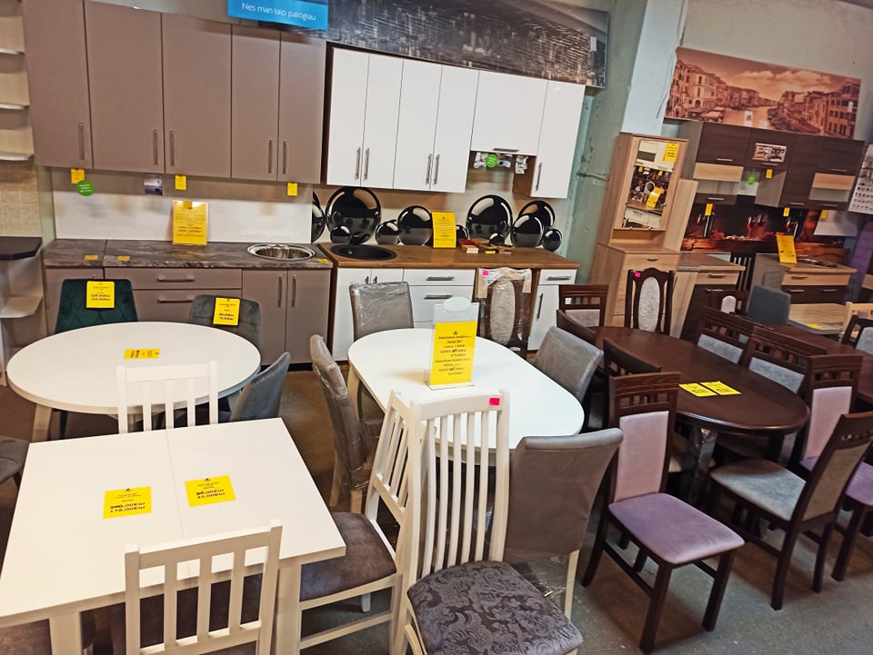 NAUJI ĮVAIRUS BALDAI