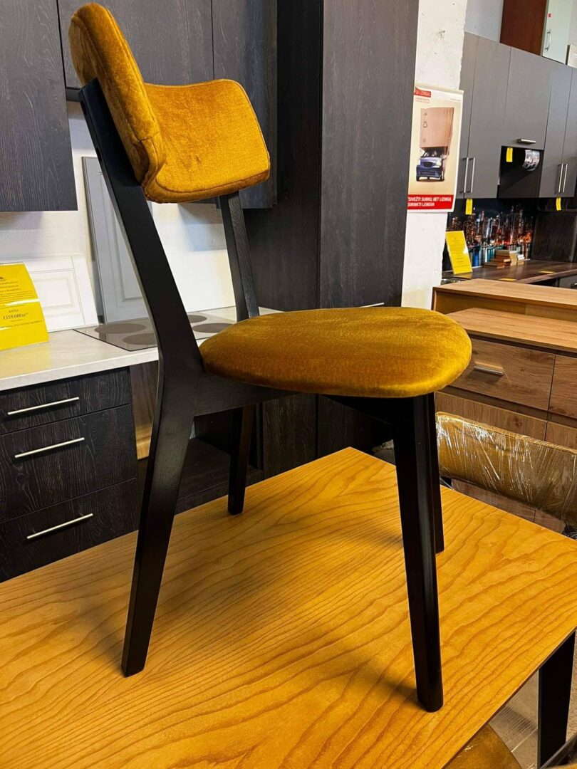 NAUJI ĮVAIRUS BALDAI