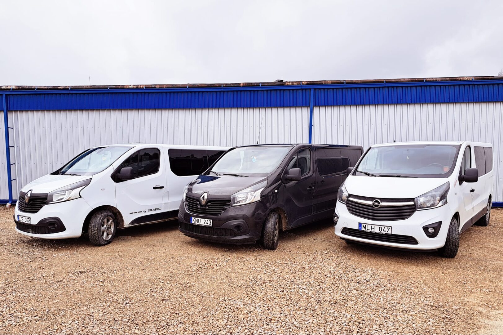 Automobilių, mikroautubusų, vilkikų, puspriekabių nuoma LIETUVOJE