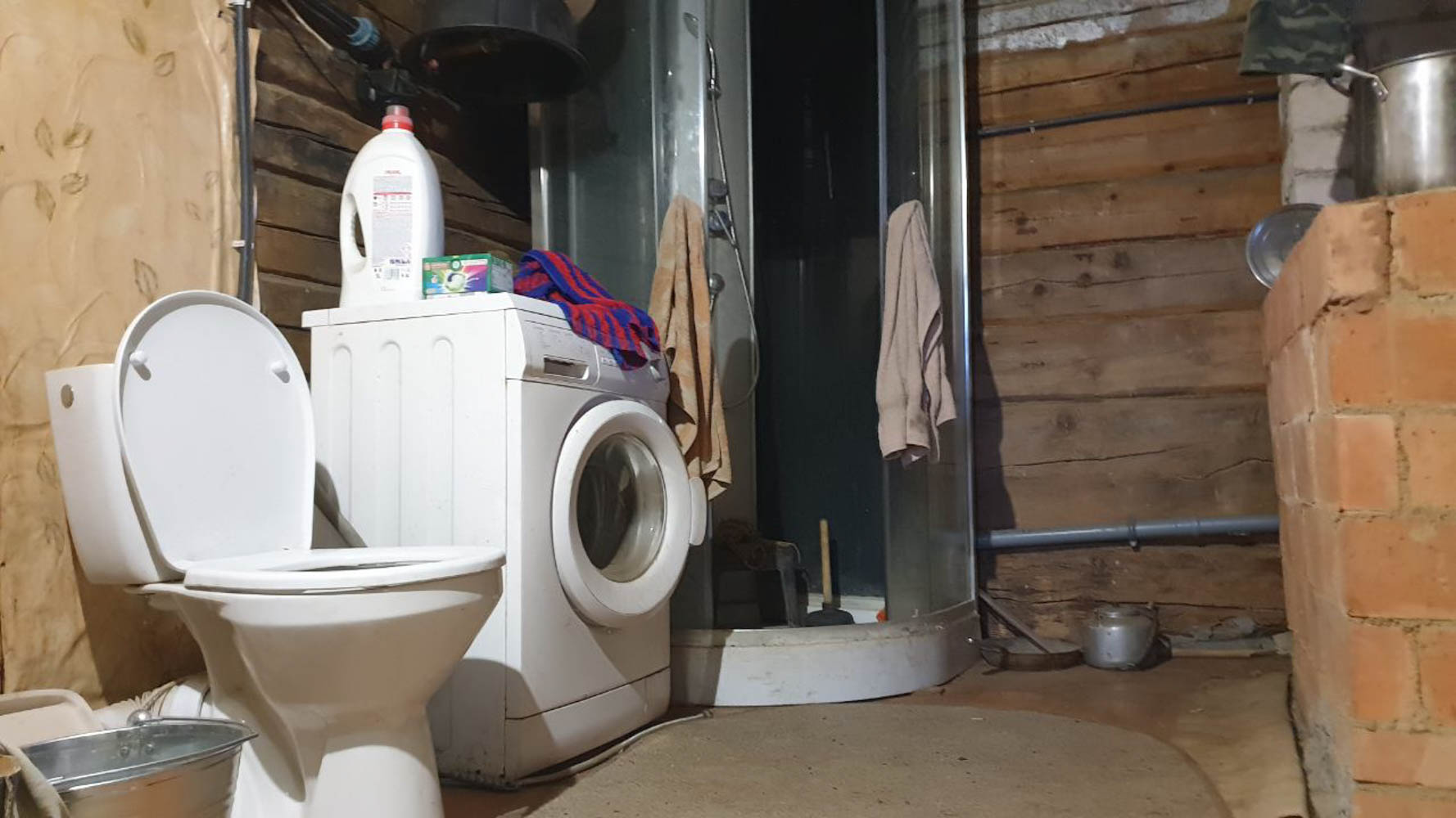 Anykščių raj. Titeikių kaime parduodama sodyba su ferma